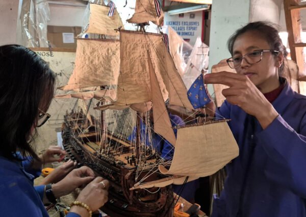 À Madagascar, un atelier de maquettes de bateaux a pour client des familles royales