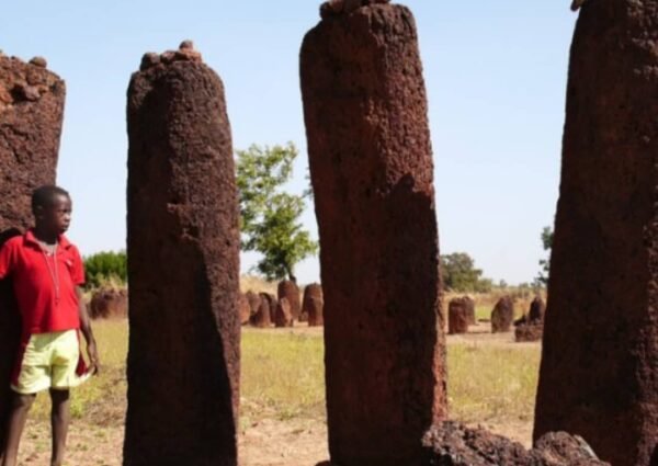 🇸🇳 À la Découverte des Cercles Mégalithiques de Sénégambie : Un Mystère Millénaire