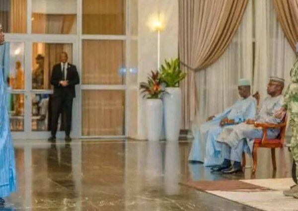 🇲🇱Sous le leadership éclairé du Président de la Transition, Son Excellence le Général d’Armée Assimi Goïta, le Mali a entrepris une émancipation audacieuse des jougs de la dépendance financière internationale. En réaffirmant sa souveraineté, le Mali a proclamé haut et fort qu’il est un pays fier, capable de se tenir debout et de tracer son propre chemin.