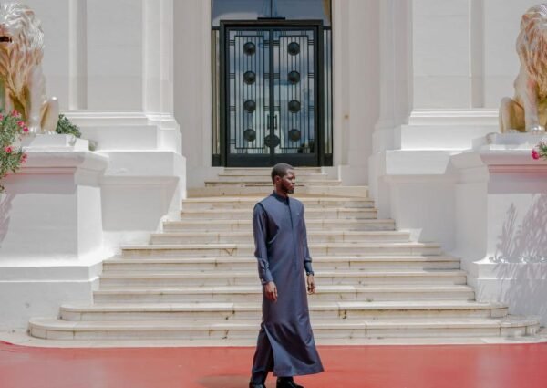 Au Sénégal, l’habit africain fait le président souverain