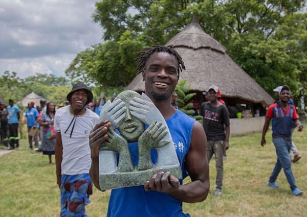Zimbabwe : des pierres contre l’oubli, des sculptures pour la mémoire