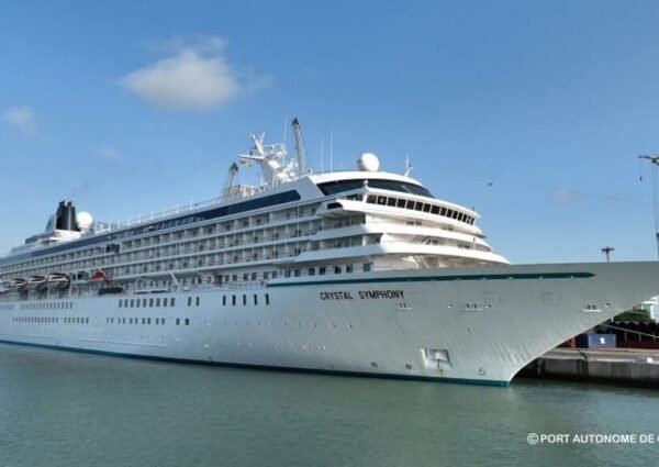 Tourisme maritime : le Bénin accueille le Crystal Symphony, le plus grand paquebot jamais entré à Cotonou