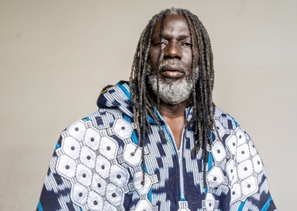 Showbiz : Entre l’AES et la Côte d’Ivoire, Tiken Jah Fakoly continue sa route malgré les attaques